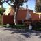 Casita con jardín privado y piscina compartida