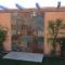 Casita con jardín privado y piscina compartida