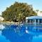 So White Boutique Suites