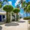 Lime N Soda Beachfront Resort - 通萨拉