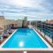 Privilege Apartment Naessens with Rooftop Pool, Village Marina - Olhão