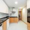 Privilege Apartment Naessens with Rooftop Pool, Village Marina - Olhão