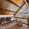 Cozy & Relaxing Indoor Outdoor Fireplace, Jacuzzi and BBQ grill