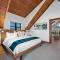 Cozy & Relaxing Indoor Outdoor Fireplace, Jacuzzi and BBQ grill