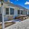 Cape Cod Retreat with Gas Grill, Steps to Beach - ميناء دينيس