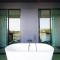 Blu Monkey Hub and Hotel Chanthaburi - 尖竹汶