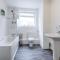 City & Coast Swansea Home Sleeps 7