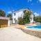 4 bedrooms appartement with private pool enclosed garden and wifi at Canyelles 6 km away from the beach