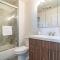 McCormick Place Modern 2BR Loft in Downtown Chicago Michigan Avenue with Optional Parking Near Soldier Field