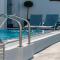 Fira-Cave-Sleeps 13-Parking-Pool-Pet Friendly