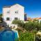 Holiday Home Lukrecia, for 9, private pool, free parking, 450 m from the beach