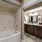 Luxury Condos at Thousand Hills - Heart of Branson - Beautifully remodeled - Spacious and Affordable