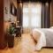 SCHUSTER Boarding House