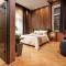 SCHUSTER Boarding House