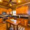 Christmas Lodge-Secluded near Downtown Blue Ridge