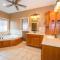 Christmas Lodge-Secluded near Downtown Blue Ridge