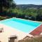Dans la bastide de Domme - piscine chauffée, parking privé