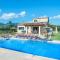Owl Booking Villa Troy - Family and Friends