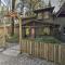Peaceful Cottage with Grill and Yard in Grass Valley!