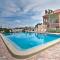 Modern Escape with Pool Access - Half Mile to Beach! - سانت بيتي بيتش