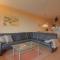 Apartment 452