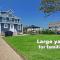 Stylish house one block to beach with linens and parking Stylish house one block to beach with linens and parking
