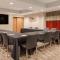 Microtel Inn & Suites by Wyndham Oyster Bay Ladysmith - Ледисмит