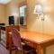 Econo Lodge Inn & Suites Maingate Central