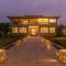 Umber Villa by StayVista - 5BHK Luxurious Villa with a Pvt Pool & Lawn - Alibag