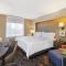 Holiday Inn Westbury-Long Island, an IHG Hotel