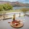 Lake Edge - Sleeps 6 - Centrally Located - Lake & Mountain Views