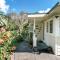 Onetangi Beach Cottage - Onetangi Bach