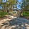 Airy Treehouse with Bikes Walk to Harbour Town! - Hilton Head Island