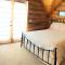 Red Rock Ranch Log Cabin: Large, Fully Furnished - Ескаланте