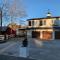 Five-Star Historic Boyd Harvey Carriage House