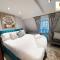 1 & 3 Bedroom Apt by Sensational Stay Serviced Accommodation - Adelphi Suites