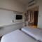 Blitz Hotel Batam Centre
