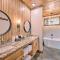 Broken Bow Lazy Dog Lodge with Hot Tub, Pool Table - بروكن بو