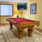 2 Mi to Beach Expansive Tahoe Escape with Hot Tub! - إنكلين فيلادج