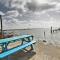 Rockport Bayfront Studio with Patio Casa Familia