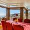 Above and Beyond! Hot tub! Endless Views! Rooftop Patio! Fast WiFi!! Dog Friendly!