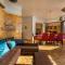 Above and Beyond! Hot tub! Endless Views! Rooftop Patio! Fast WiFi!! Dog Friendly!