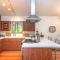 Absolute Zen! Redwoods! BBQ Grill! Fast WiFi!! Ping Pong!! Dog Friendly!