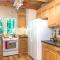 Blue Cherry! Redwoods! BBQ Grill! Fire Table! Ping Pong! Fast WiFi!! Dog Friendly!