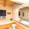 Blue Cherry! Redwoods! BBQ Grill! Fire Table! Ping Pong! Fast WiFi!! Dog Friendly!