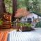 Guerneville Cottage! Redwoods! Hot Tub! Fire Table! Fast WiFi!! Serenity Defined!