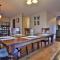 Lily Pad - Hot Tub! Private Dock! BBQ! Game Room! Walk to Town!! Fast WiFi!! Dog Friendly!