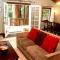 Little Red House! Redwoods! Hot Tub! BBQ! Fast WiFi!! Multiple Decks!! Near Golf Course!! Dog Friendly!
