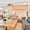 Northern Lights! Hot Tub!! Game Room!! Expansive and Spacious!!