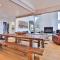 Northern Lights! Hot Tub!! Game Room!! Expansive and Spacious!!